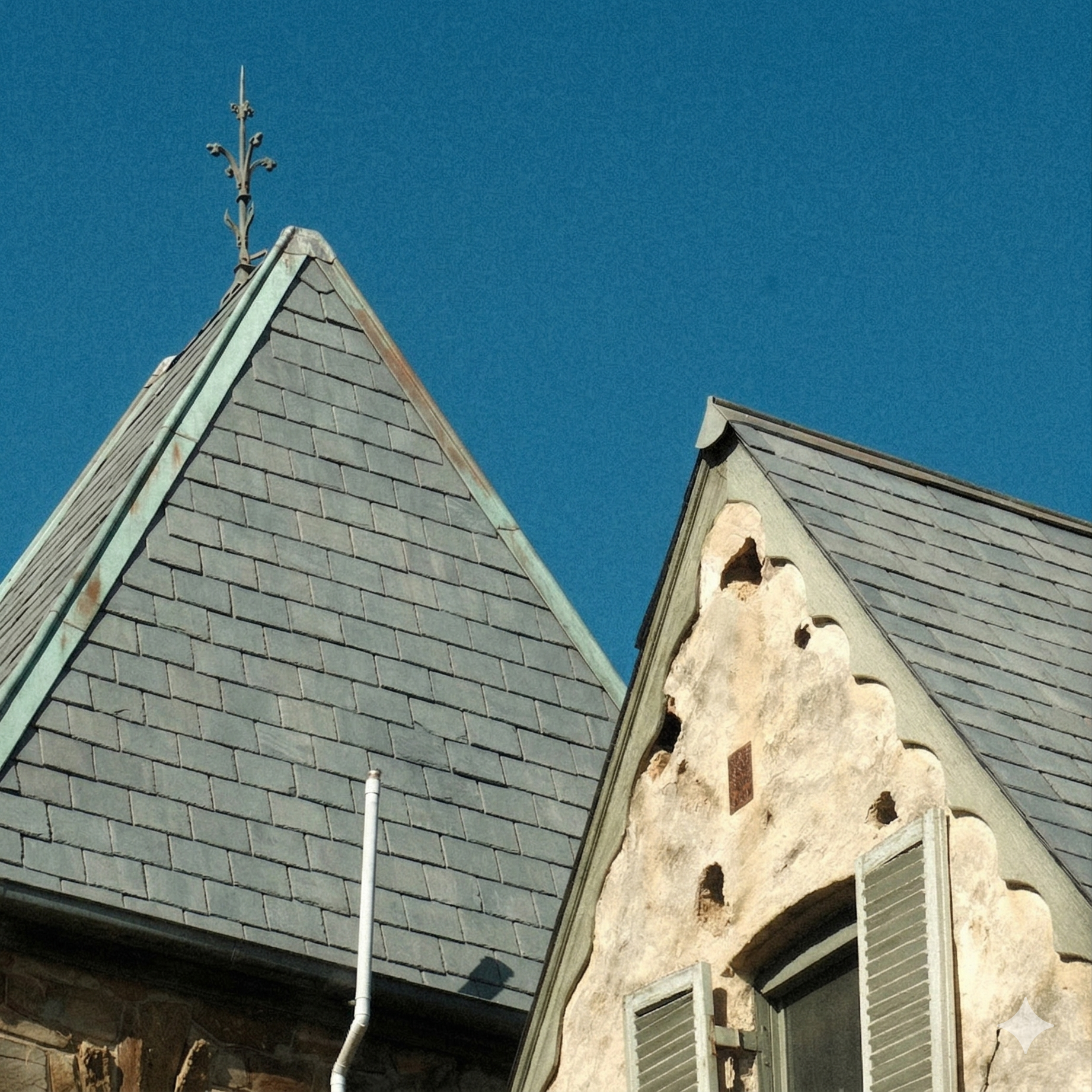 Toiture propre et protégée après démoussage par drone à Saint-Malo